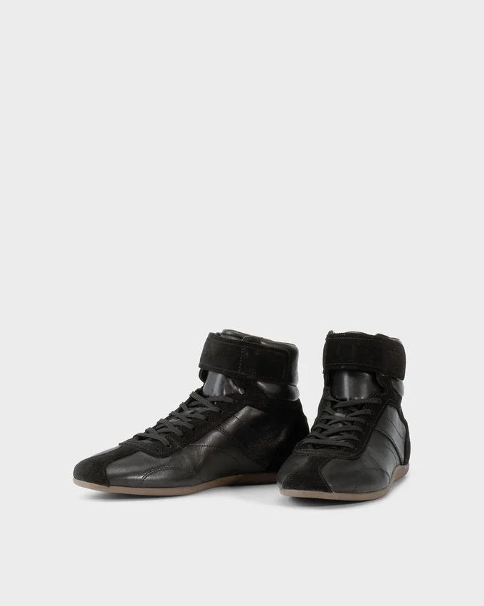 Hollie Sneaker