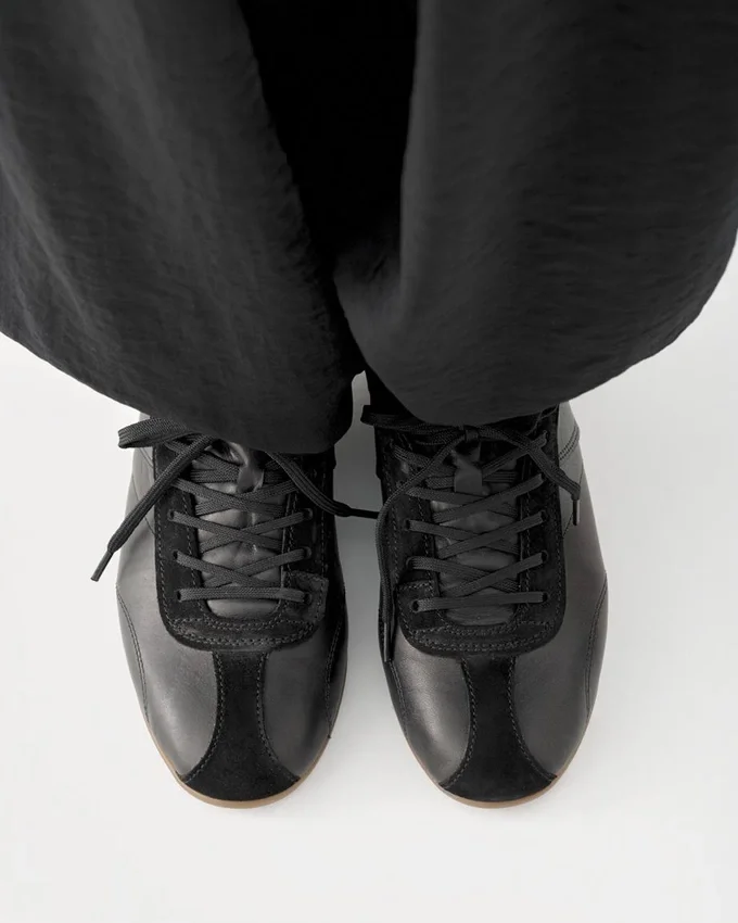 Hollie Sneaker